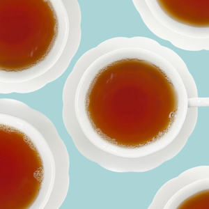 Spiced black tea brew in mug – copper infusion-Atelier So Lovely